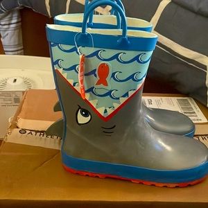 Brand new with tags childrens waterproof boots! Size 2-3